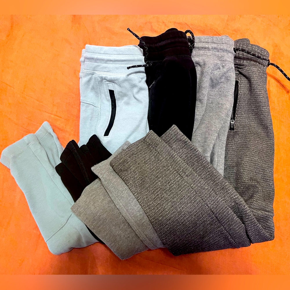 Boys’ Gap Fit Tech Joggers size small (6/7)